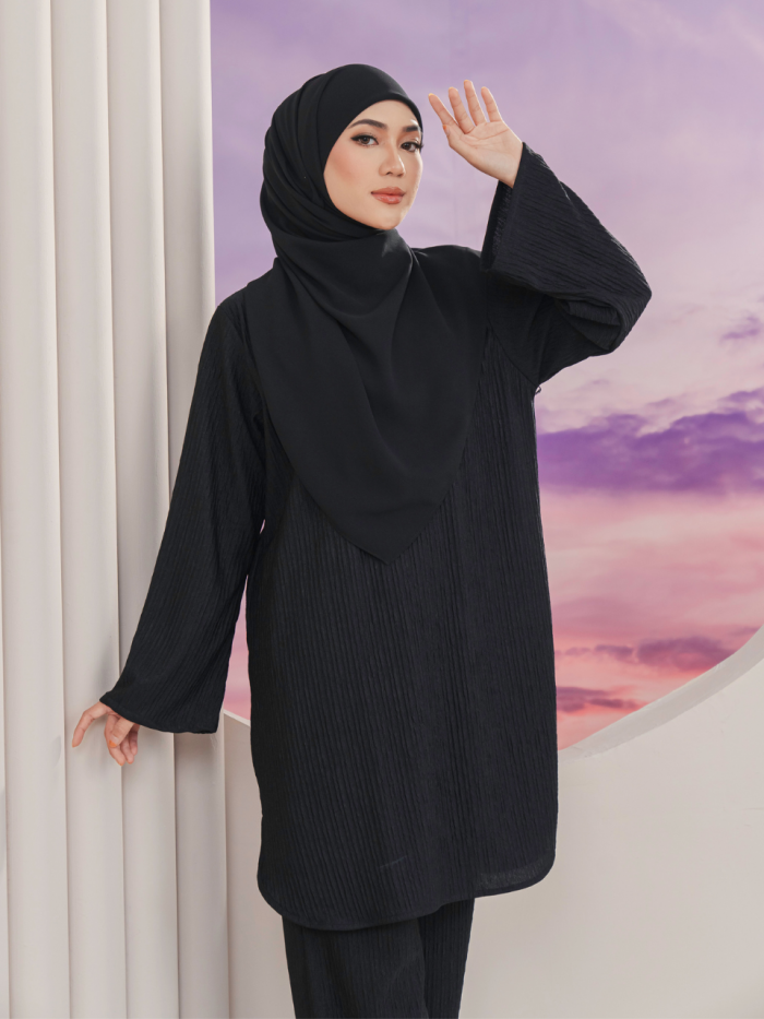 CAMILA IRONLESS SUIT - BLACK