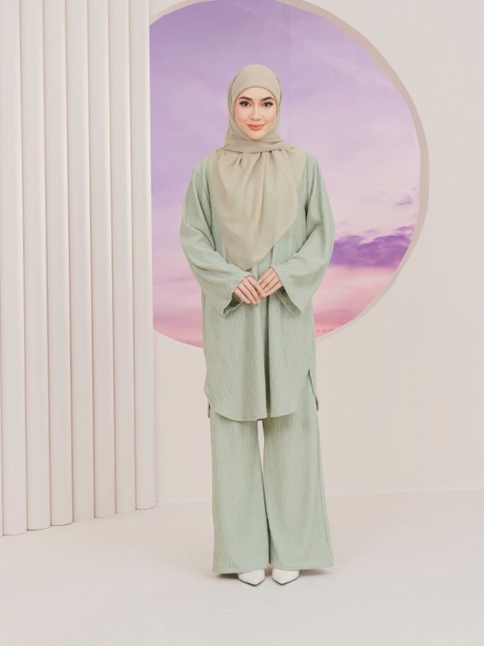 CAMILA IRONLESS SUIT - PASTEL GREEN