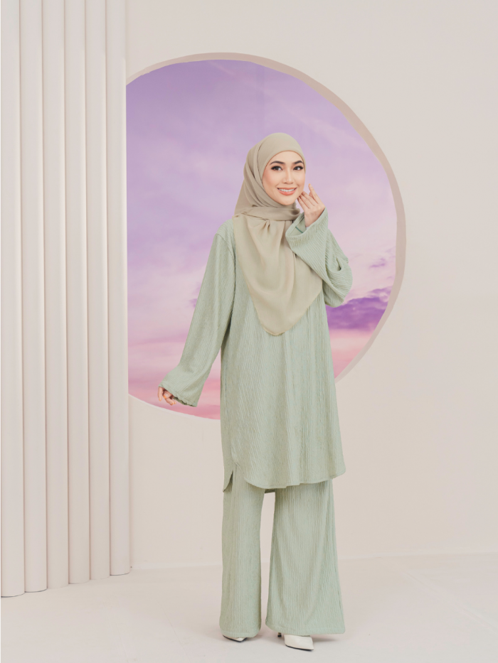 CAMILA IRONLESS SUIT - PASTEL GREEN