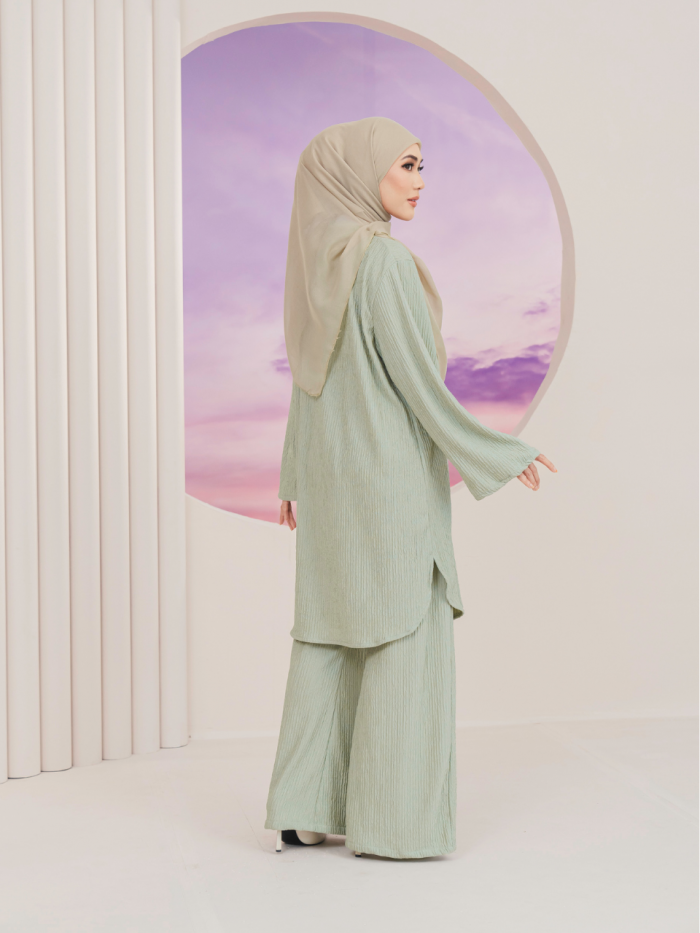 CAMILA IRONLESS SUIT - PASTEL GREEN