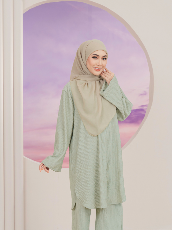 CAMILA IRONLESS SUIT - PASTEL GREEN