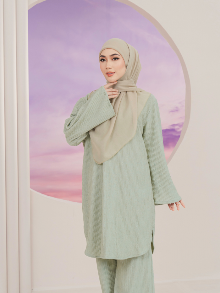 CAMILA IRONLESS SUIT - PASTEL GREEN